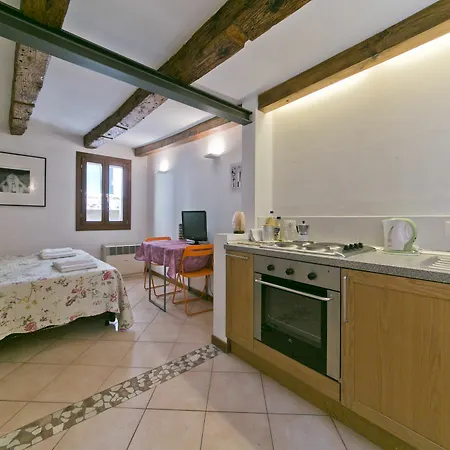 Apartament In The Heart Of Biennale Ac Wi-fi