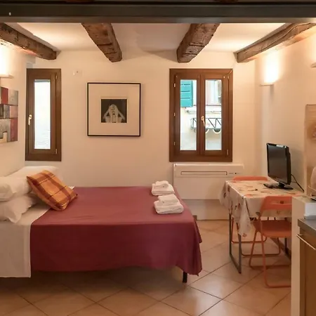Apartament In The Heart Of Biennale Ac Wi-fi *